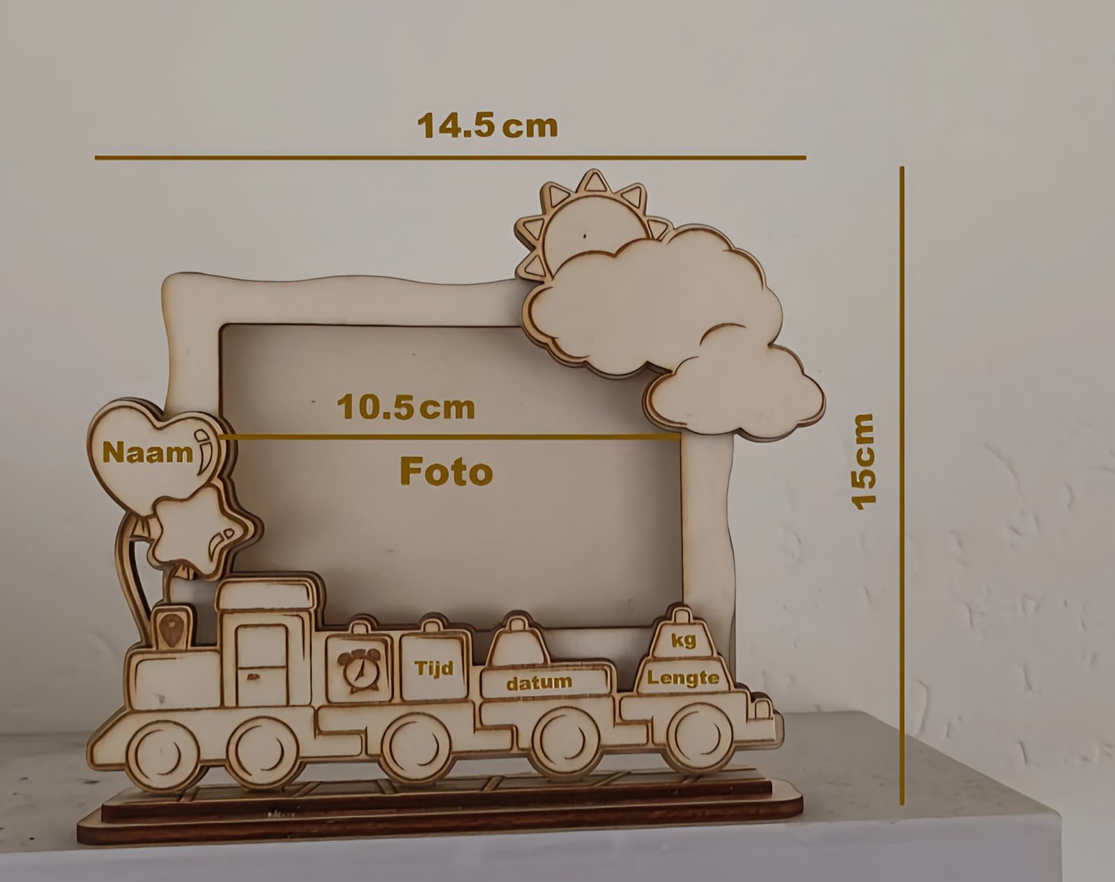 houten trein fotolijst speelse kinder fotokader met wolken & zon