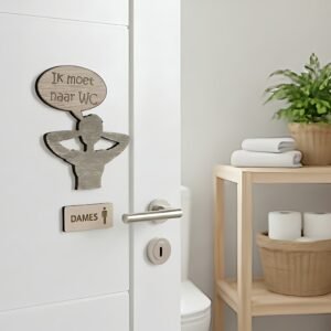 Stoer houten toiletbordje Dames met tekstwolk en silhouette op witte deur